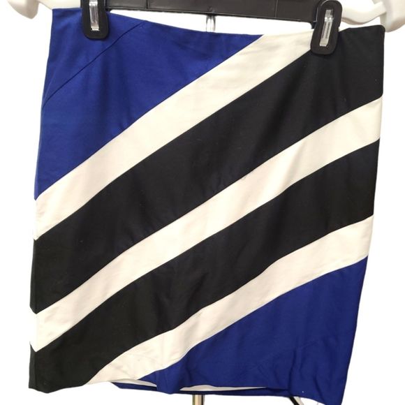 White House Black Market Dresses & Skirts - White House Black Market Pencil Skirt Size 6